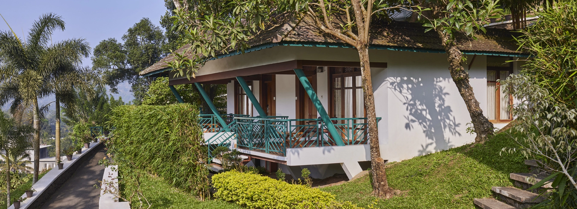 deluxe cottages in thekkady
